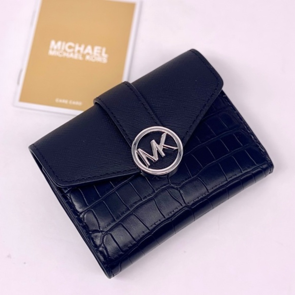 Michael Kors Carmen Medium Flap bifold in Black
